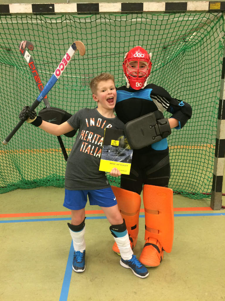 Luis Meier und Janne Loleit von der Knaben B Hockeymannschaft des SV Henstedt-Ulzburg, Schleswig-Holstein, Deutschland